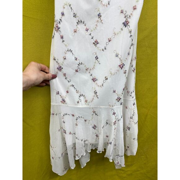 VINTAGE x 90s Y2K 2000s Body Central Women's White Floral Handkerchief Dress - Picture 4 of 6